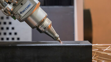 3D cutting head for bevel cuts up to 45°